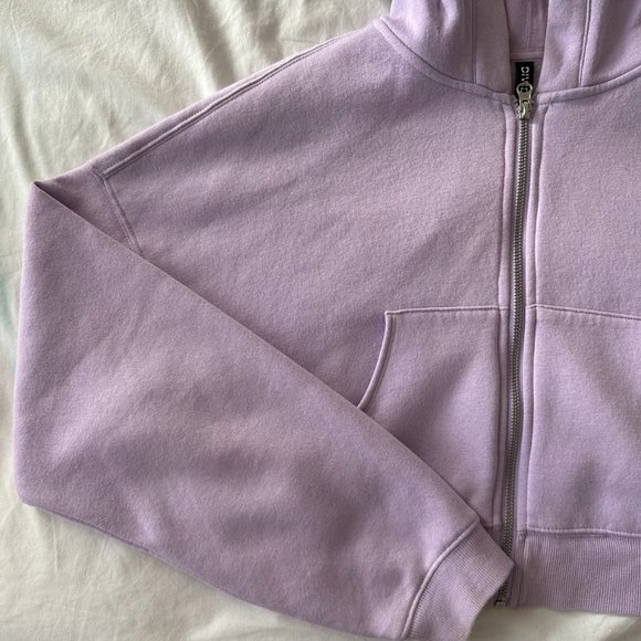 H&M Light Purple Cropped Zip-Through Hoodie (Medium) - Picture 3 of 8